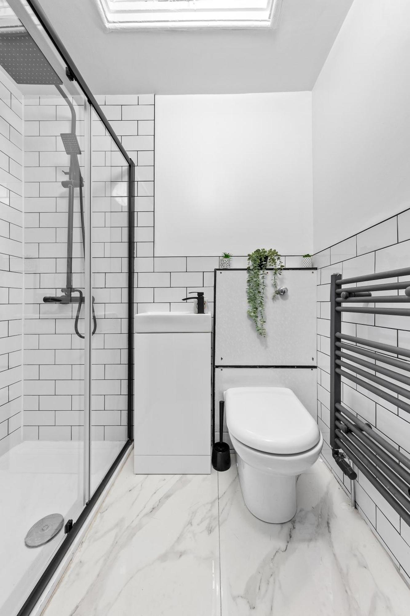 Ahava House Bigger Savings-central Brixton-wifi-4br * London